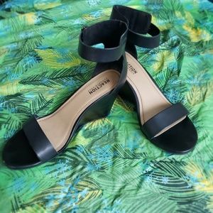 🖤💣Black Reaction Kenneth Cole Wedge Sandal💥🖤